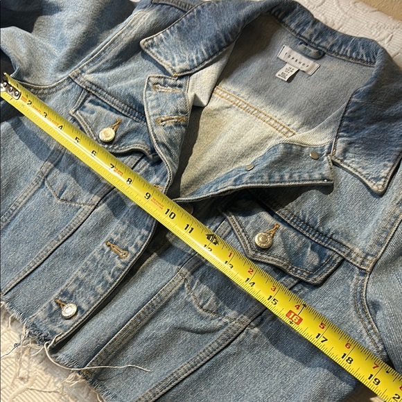 Topshop Light Blue Denim Jacket Cropped, Raw Hem. Size 6 - Picture 9 of 10